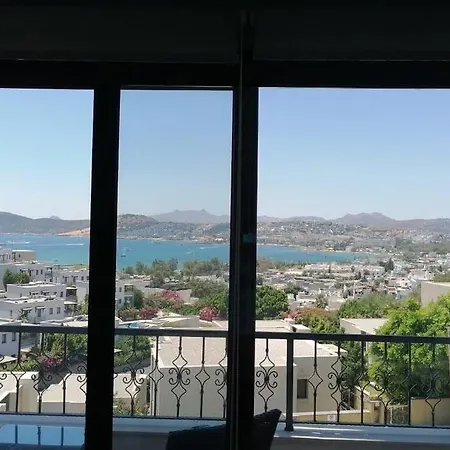 Bodrum'da Manzarali Havuzlu 2+1 Apartment *